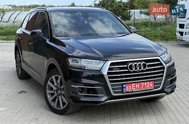 Внедорожник / Кроссовер Audi Q7 2017 в 