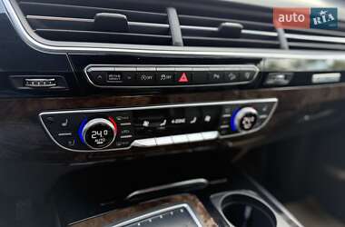 Внедорожник / Кроссовер Audi Q7 2017 в 