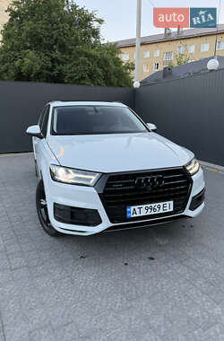 Позашляховик / Кросовер Audi Q7 2017 в 