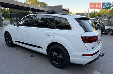 Позашляховик / Кросовер Audi Q7 2017 в 