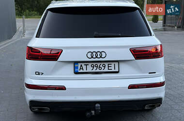 Позашляховик / Кросовер Audi Q7 2017 в 