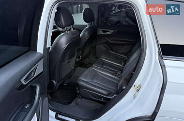 Позашляховик / Кросовер Audi Q7 2017 в 