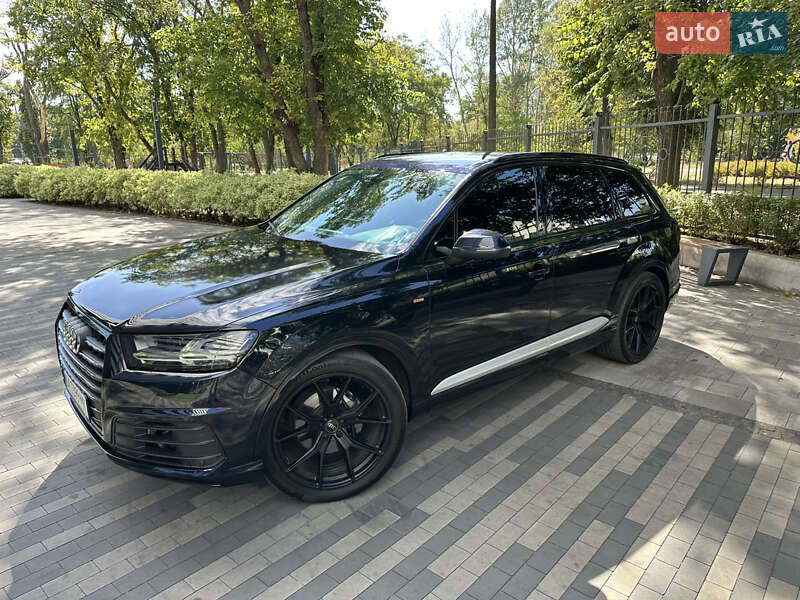 Позашляховик / Кросовер Audi Q7 2016 в Києві