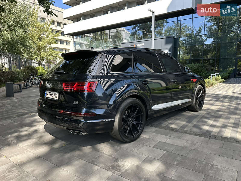 Позашляховик / Кросовер Audi Q7 2016 в Києві