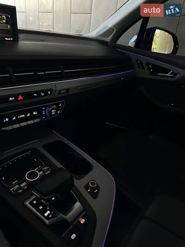 Позашляховик / Кросовер Audi Q7 2016 в Києві