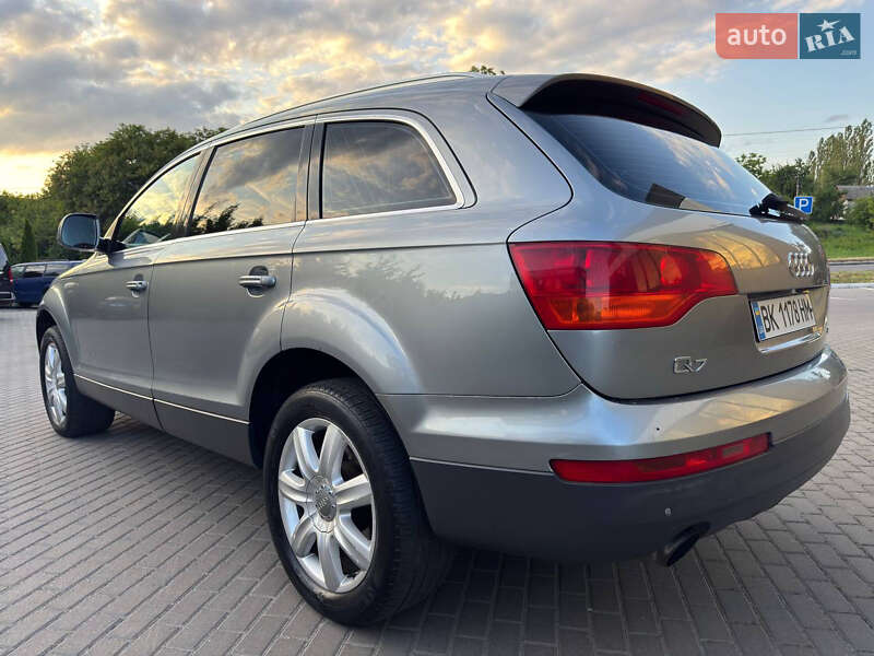 Позашляховик / Кросовер Audi Q7 2006 в Рівному