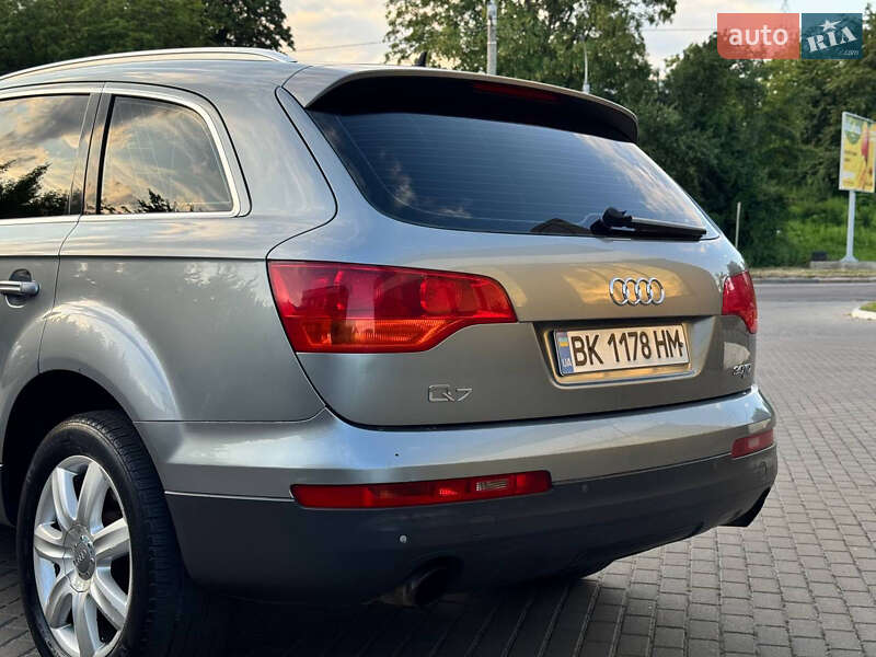 Позашляховик / Кросовер Audi Q7 2006 в Рівному