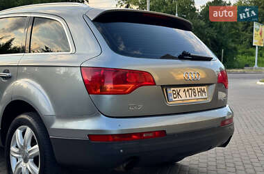 Внедорожник / Кроссовер Audi Q7 2006 в 