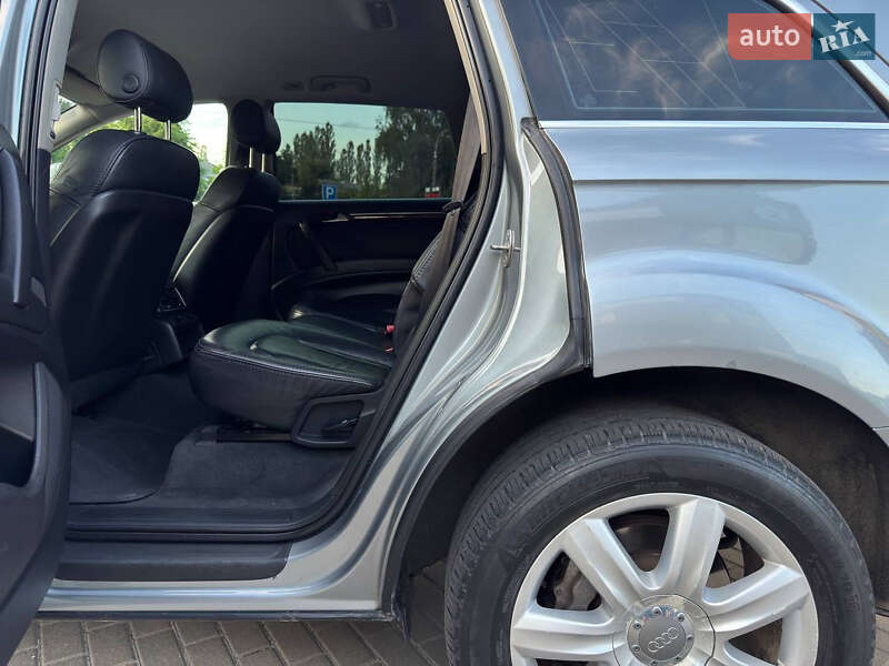 Позашляховик / Кросовер Audi Q7 2006 в Рівному