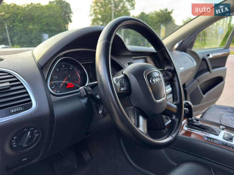 Позашляховик / Кросовер Audi Q7 2006 в Рівному