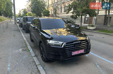 Внедорожник / Кроссовер Audi Q7 2016 в 