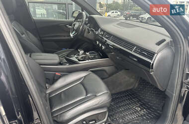 Внедорожник / Кроссовер Audi Q7 2016 в 