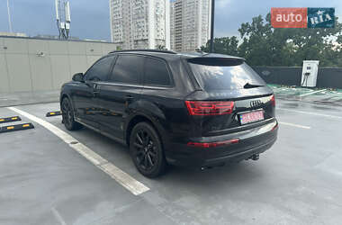 Внедорожник / Кроссовер Audi Q7 2016 в 