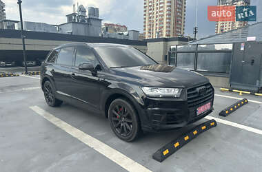 Внедорожник / Кроссовер Audi Q7 2016 в 