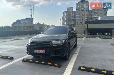 Внедорожник / Кроссовер Audi Q7 2016 в 