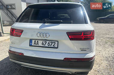 Позашляховик / Кросовер Audi Q7 2015 в 