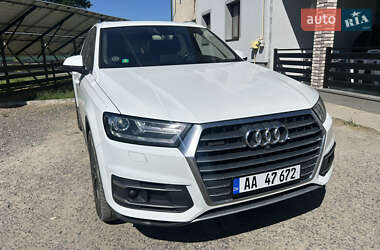 Позашляховик / Кросовер Audi Q7 2015 в 