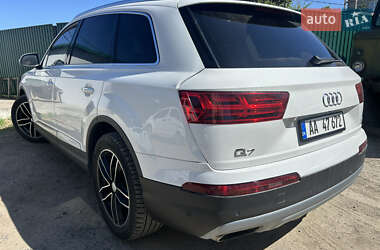 Позашляховик / Кросовер Audi Q7 2015 в 