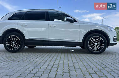 Позашляховик / Кросовер Audi Q7 2015 в 