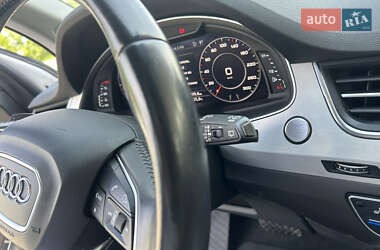 Позашляховик / Кросовер Audi Q7 2015 в 