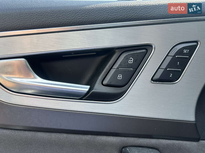 Внедорожник / Кроссовер Audi Q7 2015 в Подгайцах