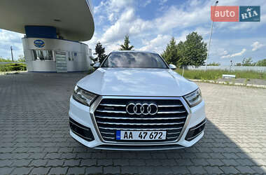 Позашляховик / Кросовер Audi Q7 2015 в 