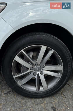 Позашляховик / Кросовер Audi Q7 2012 в 