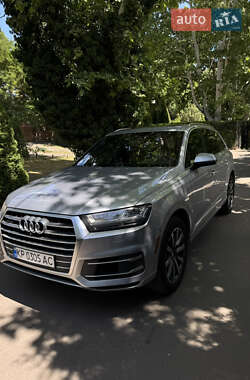 Внедорожник / Кроссовер Audi Q7 2016 в 
