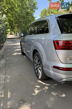 Внедорожник / Кроссовер Audi Q7 2016 в 