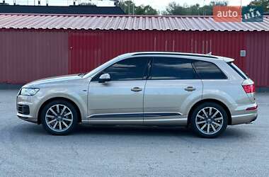 Внедорожник / Кроссовер Audi Q7 2018 в 
