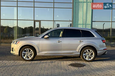 Внедорожник / Кроссовер Audi Q7 2022 в 