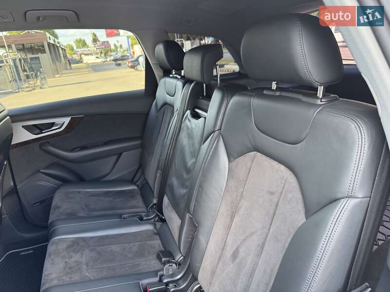 Внедорожник / Кроссовер Audi Q7 2016 в Киеве
