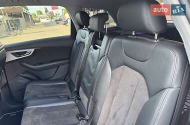 Внедорожник / Кроссовер Audi Q7 2016 в 