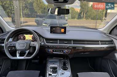 Внедорожник / Кроссовер Audi Q7 2016 в 