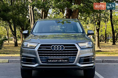 Внедорожник / Кроссовер Audi Q7 2017 в 