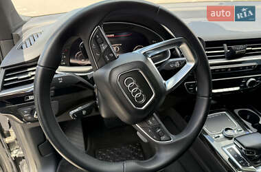 Внедорожник / Кроссовер Audi Q7 2016 в 
