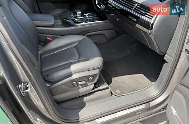 Внедорожник / Кроссовер Audi Q7 2016 в 