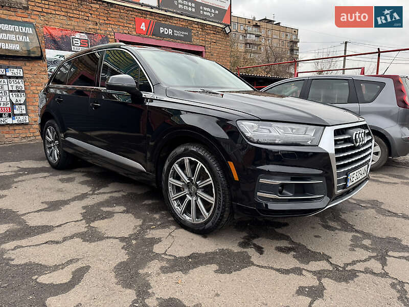 Внедорожник / Кроссовер Audi Q7 2017 в 