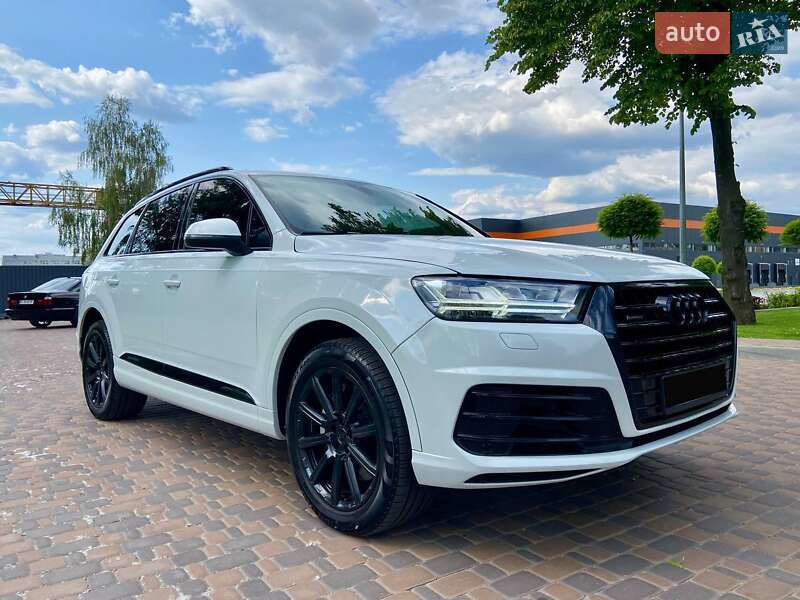 Позашляховик / Кросовер Audi Q7 2016 в 