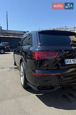 Позашляховик / Кросовер Audi Q7 2018 в 