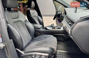 Внедорожник / Кроссовер Audi Q7 2018 в 