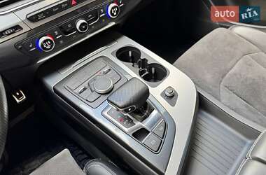 Внедорожник / Кроссовер Audi Q7 2018 в 