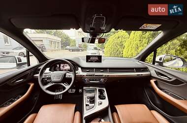 Внедорожник / Кроссовер Audi Q7 2016 в 