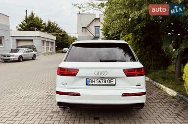 Внедорожник / Кроссовер Audi Q7 2016 в 