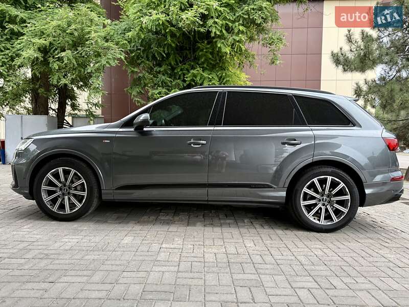 Внедорожник / Кроссовер Audi Q7 2021 в Днепре