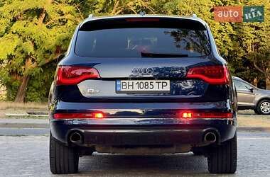 Позашляховик / Кросовер Audi Q7 2012 в 