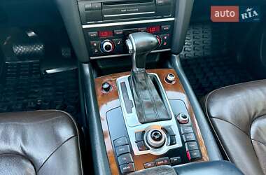 Позашляховик / Кросовер Audi Q7 2012 в 