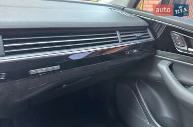 Внедорожник / Кроссовер Audi Q7 2017 в 