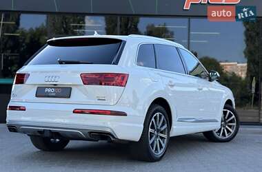 Внедорожник / Кроссовер Audi Q7 2016 в 