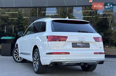Внедорожник / Кроссовер Audi Q7 2016 в 